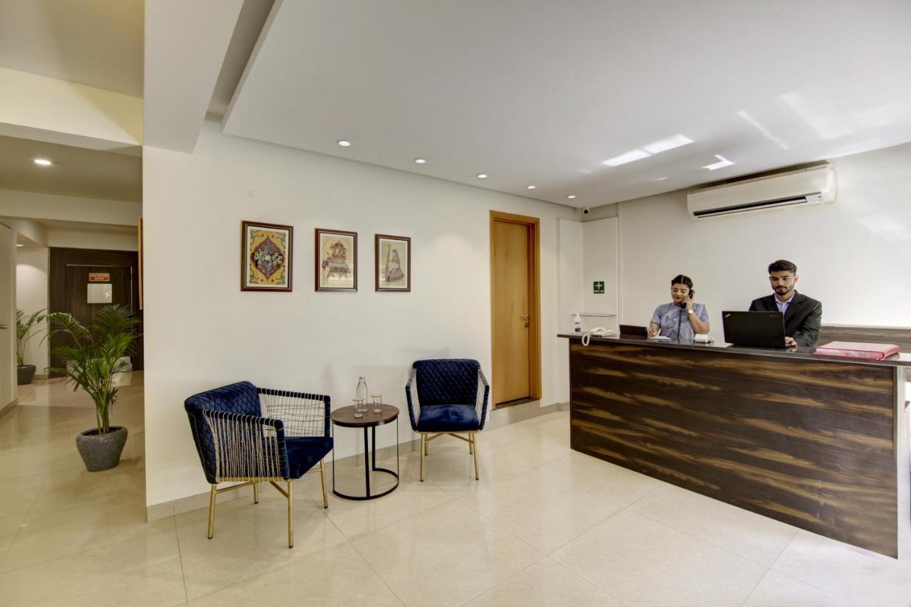 Saltstayz Select - Galleria Market & Golf Course Road Gurgaon Exterior foto