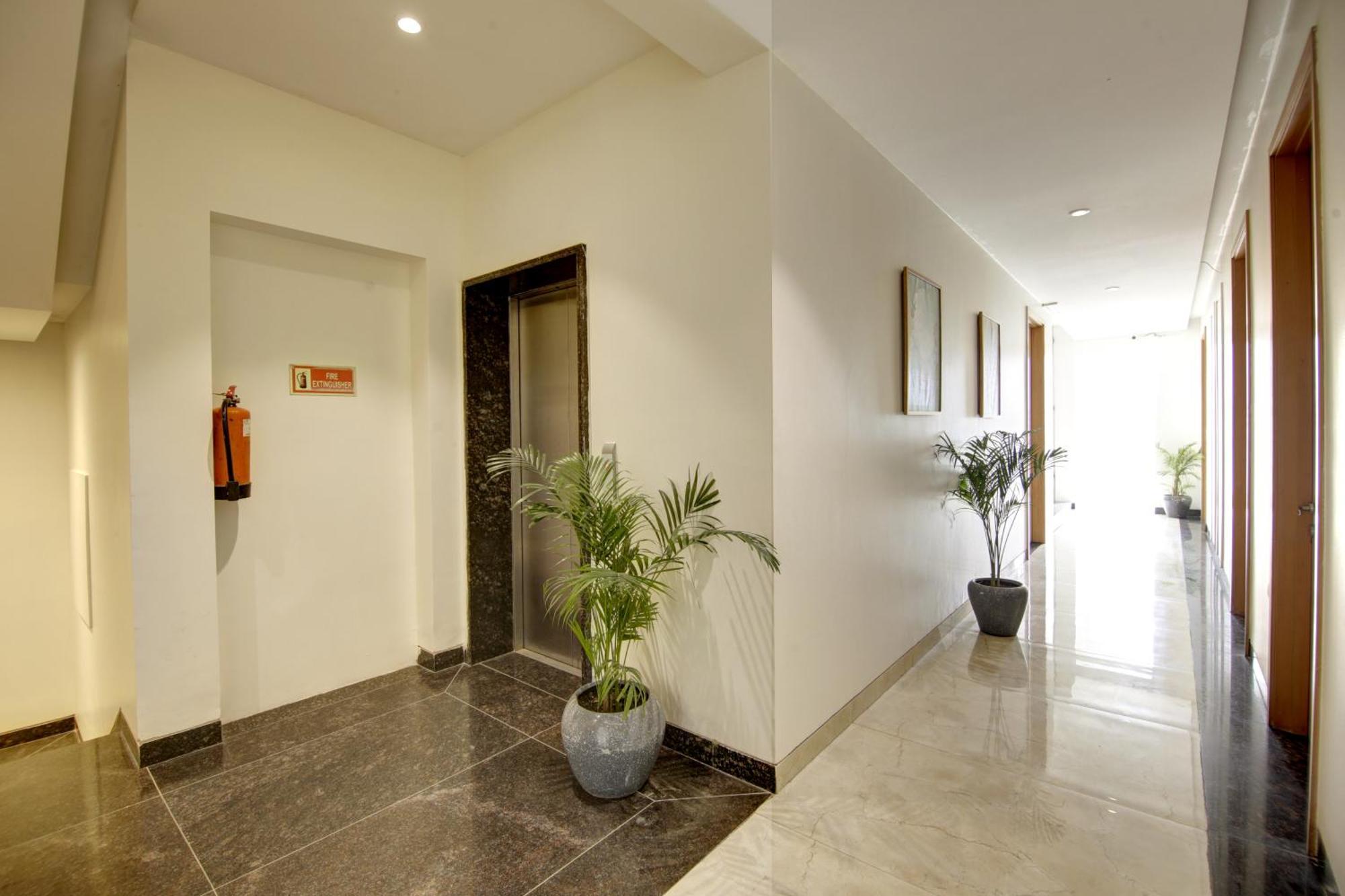 Saltstayz Select - Galleria Market & Golf Course Road Gurgaon Exterior foto